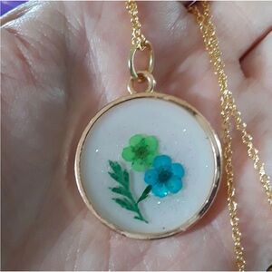 Gold Pendant floral Necklace